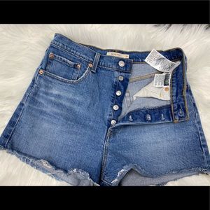 Levis Shorts ribcage
